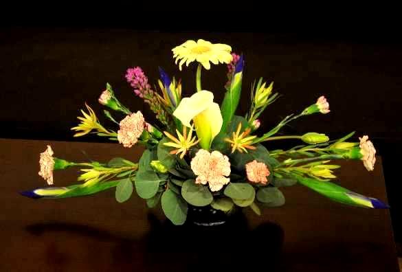 Fan-shaped Flower Arrangement